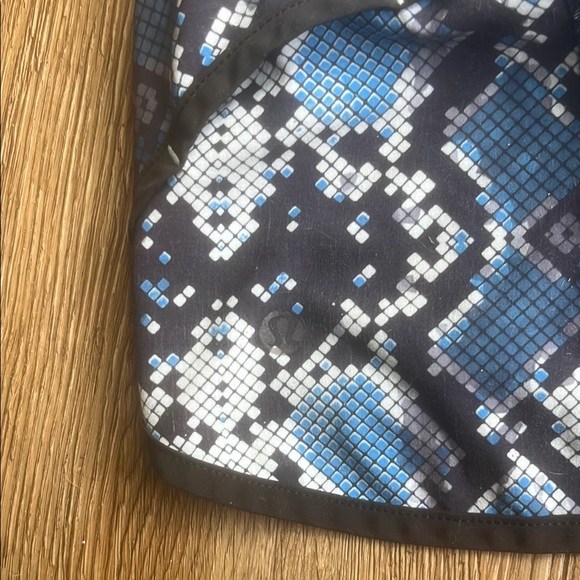 Lululemon Athletica Blue and Black Athletic Shorts with Compression Liner - Picture 2 of 3